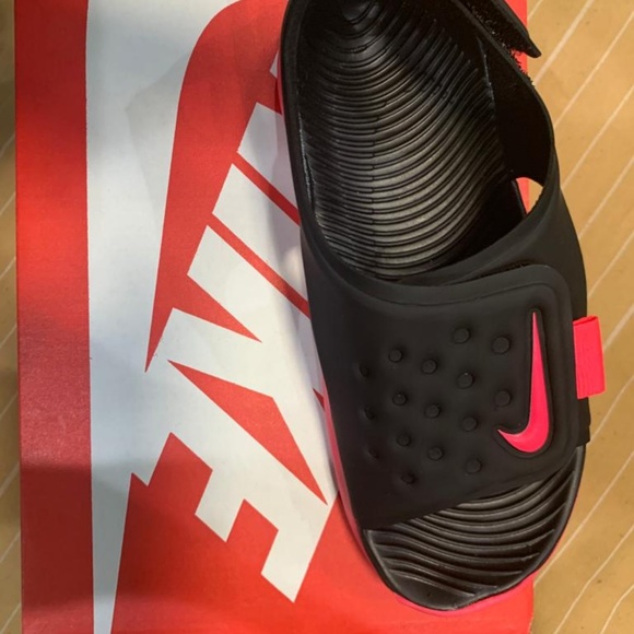 NEW Nike Sunray Adjust 5 Black/Pink Kids Sandals - Picture 2 of 3